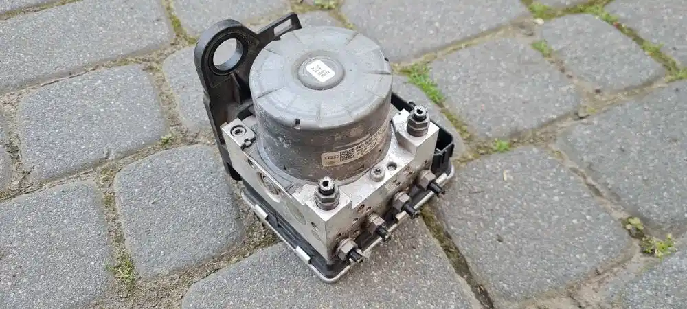 AUDI A3 S3 8V Moduł Sterownik Pompa ABS 8V0614517E