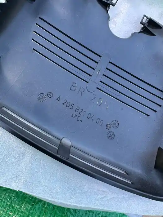 Mercedes C Klasa W205 Obudowa Lusterka Środkowego