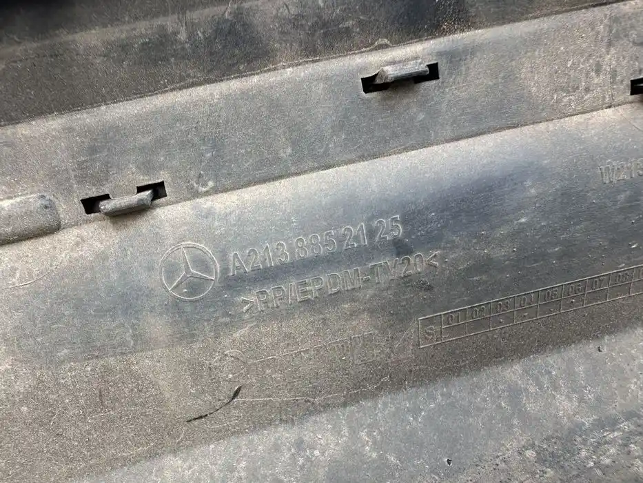Mercedes E Klasa W213 Dokładka Listwa Zderzaka Tylnego