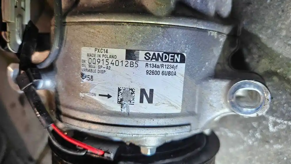 NISSAN RENAULT Kompresor sprężarka klimatyzacji 926006UB0A