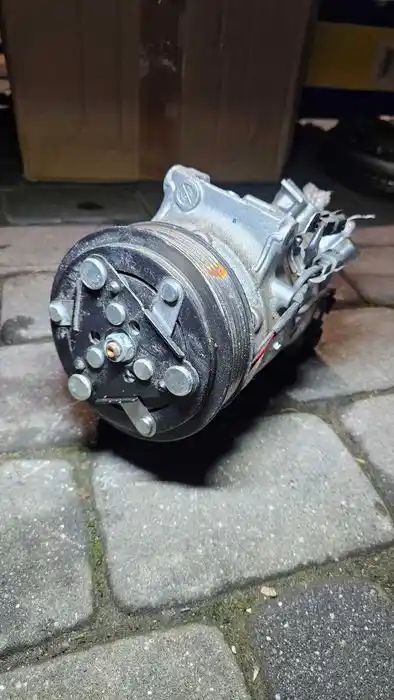 NISSAN RENAULT Kompresor sprężarka klimatyzacji 926006UB0A