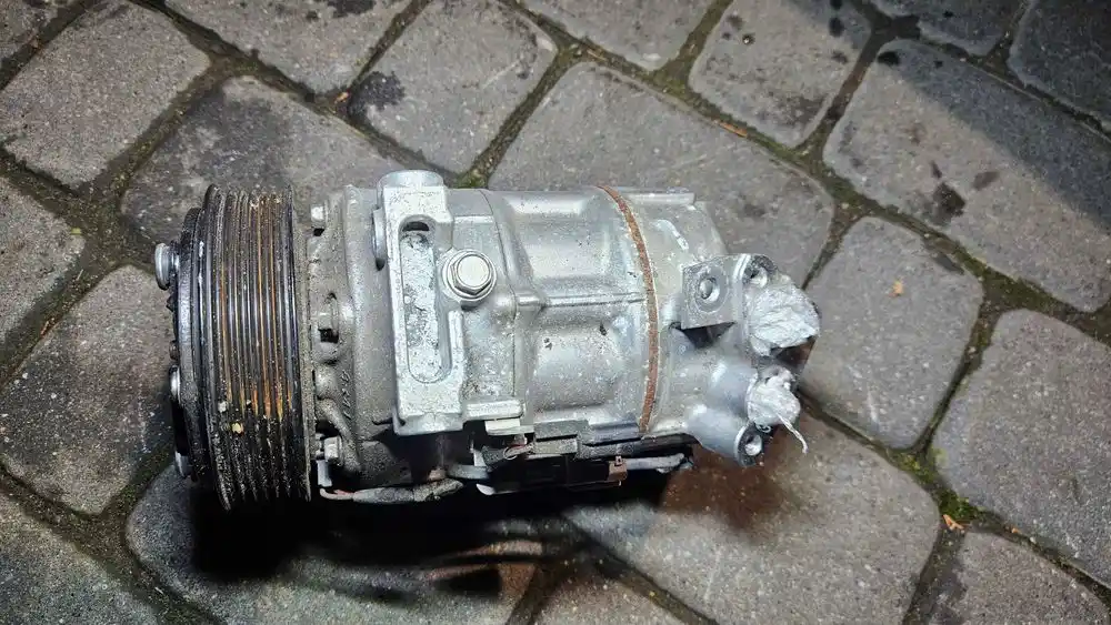 NISSAN RENAULT Kompresor sprężarka klimatyzacji 926006UB0A