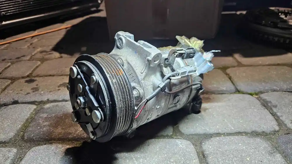 NISSAN RENAULT Kompresor sprężarka klimatyzacji 926006UB0A