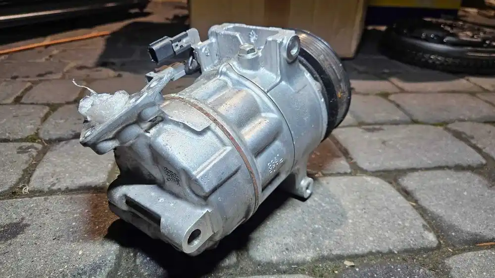 NISSAN RENAULT Kompresor sprężarka klimatyzacji 926006UB0A