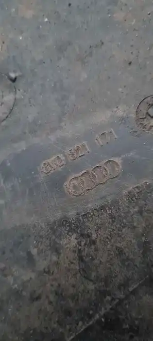 AUDI A3 8V Nadkole Przód Przednie Lewe
