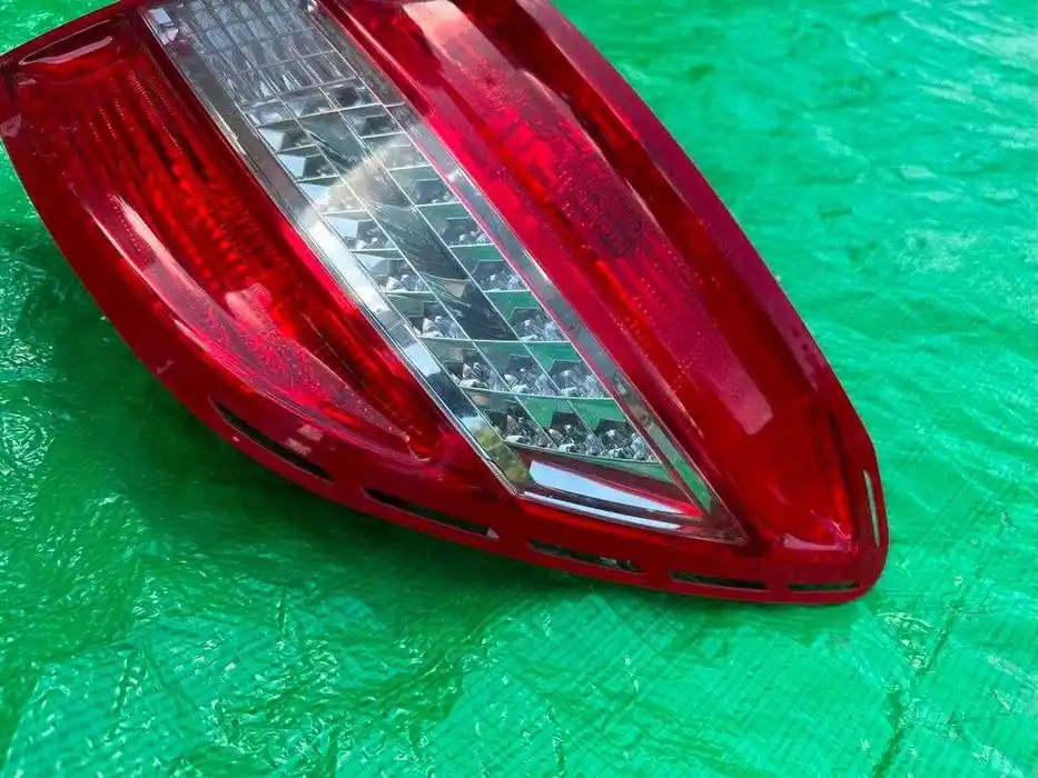 Mercedes C Klasa W204 Sedan Lampa Tylna Prawa