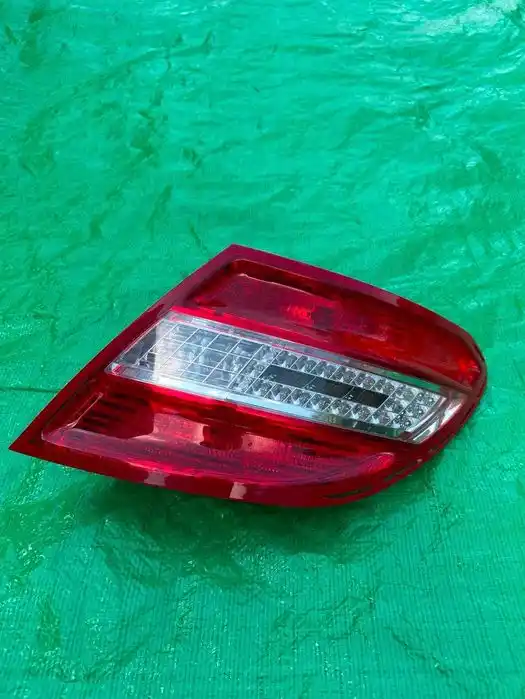 Mercedes C Klasa W204 Sedan Lampa Tylna Prawa