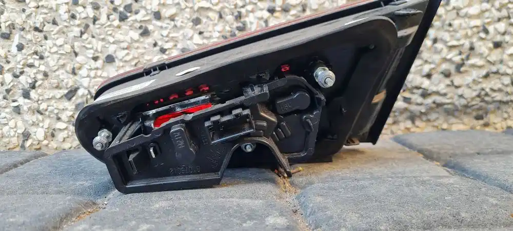 AUDI A3 8V 3D Lampa Tył Tylna Lewa W Klapę 8V3945093B
