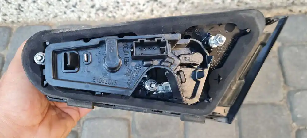 AUDI A3 8V 3D Lampa Tył Tylna Lewa W Klapę 8V3945093B