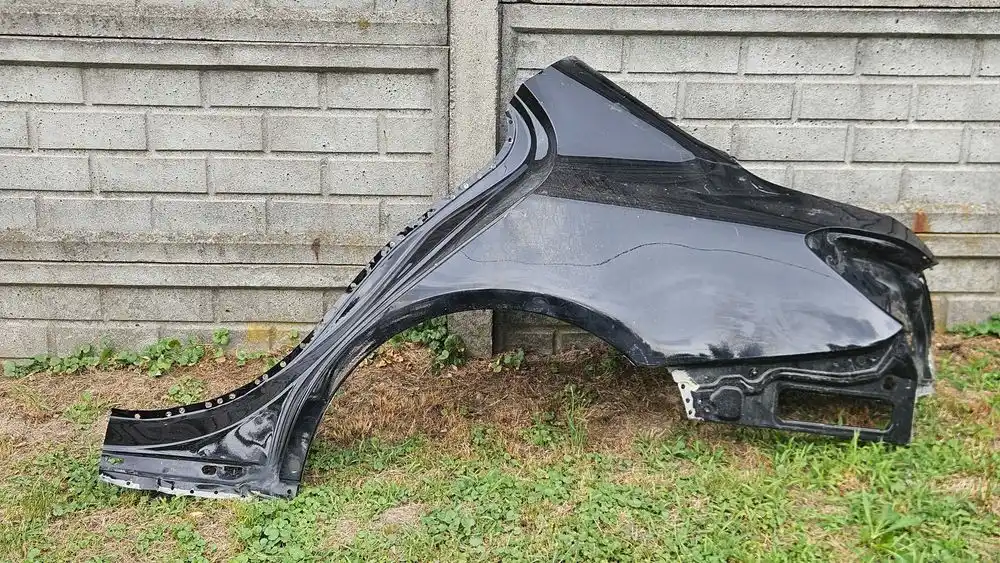 MERCEDES W205 SEDAN Błotnik Tył Tylny Lewy Poszycie