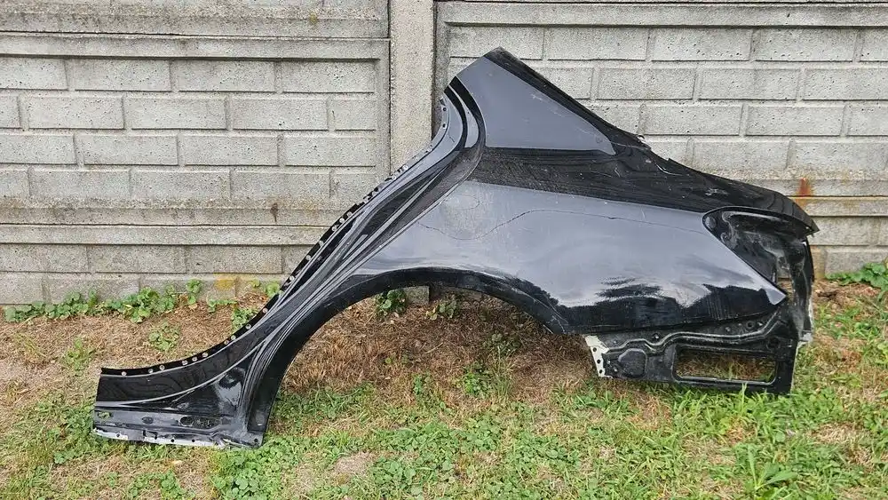 MERCEDES W205 SEDAN Błotnik Tył Tylny Lewy Poszycie