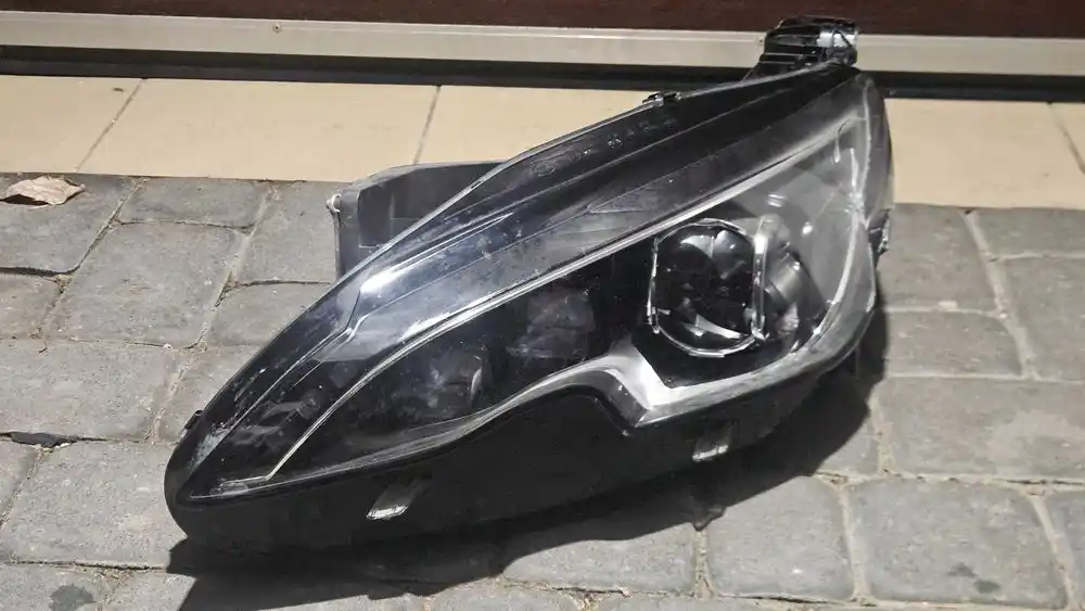PEUGEOT 308 T9 LIFT 17-23 Lampa Przód Przednia Lewa FULL LED