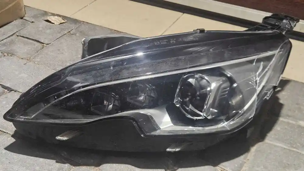 PEUGEOT 308 T9 LIFT 17-23 Lampa Przód Przednia Lewa FULL LED