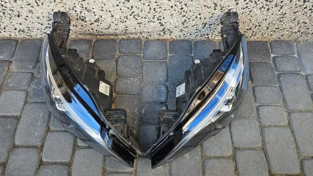 PEUGEOT 308 T9 LIFT 17-21 Lampy Przód Przednie H7 + Soczewka Komplet