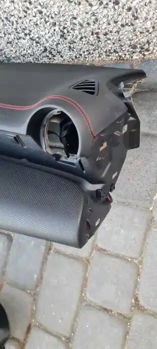 MERCEDES CLA A-KLASA W177 W118 AMG Lift Deska Konsola Poduszki Pasy Czerwona Nić