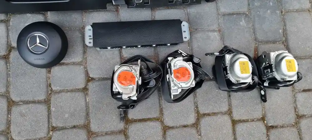 MERCEDES CLA A-KLASA W177 W118 AMG Lift Deska Konsola Poduszki Pasy Czerwona Nić