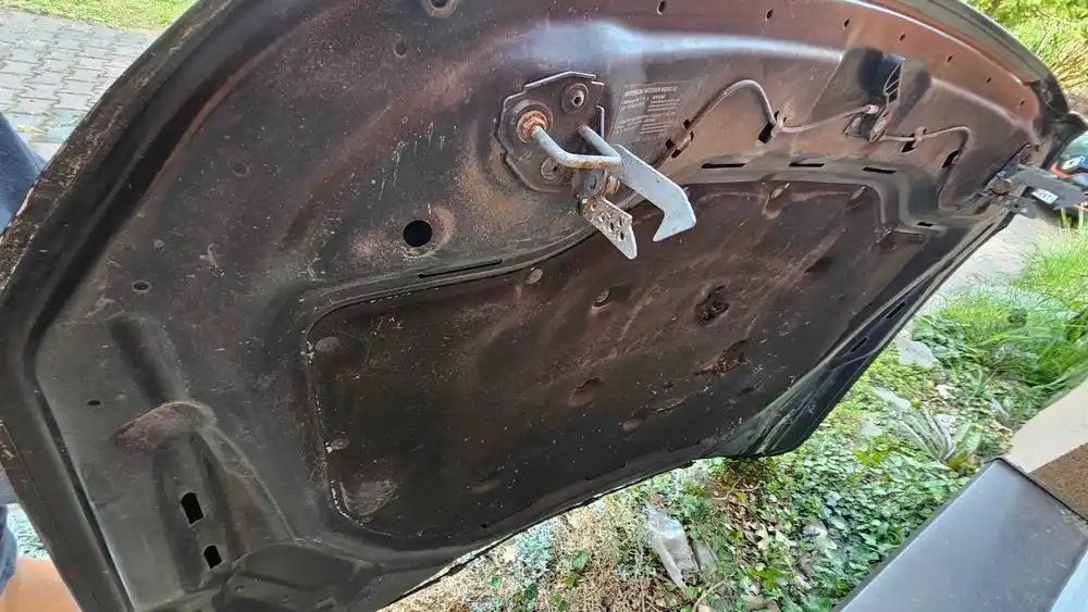 BMW 5GT F07 Maska Pokrywa Silnika