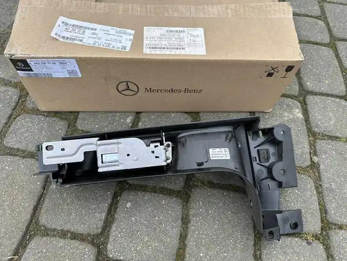Mercedes V Klasa W447 Zamek Klamka Drzwi Prawych A4477607700