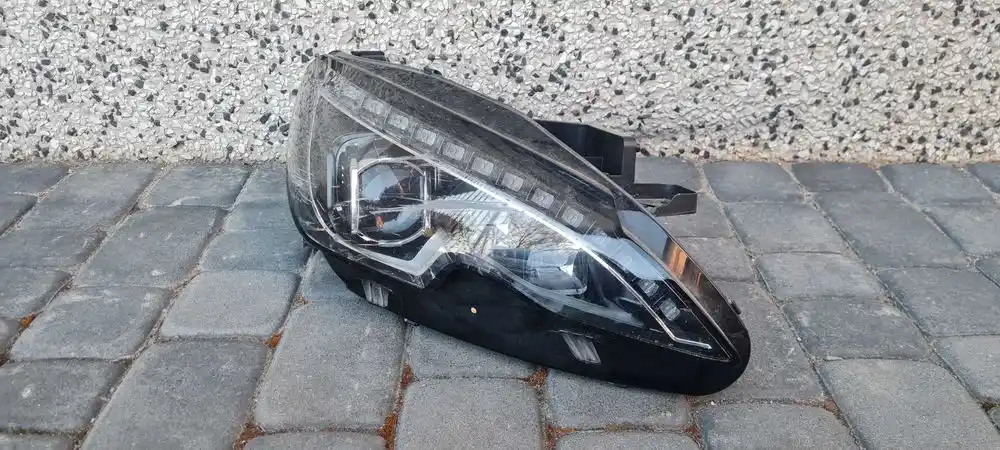 PEUGEOT 308 T9 LIFT Lampa Przód Przednia Prawa Full Led