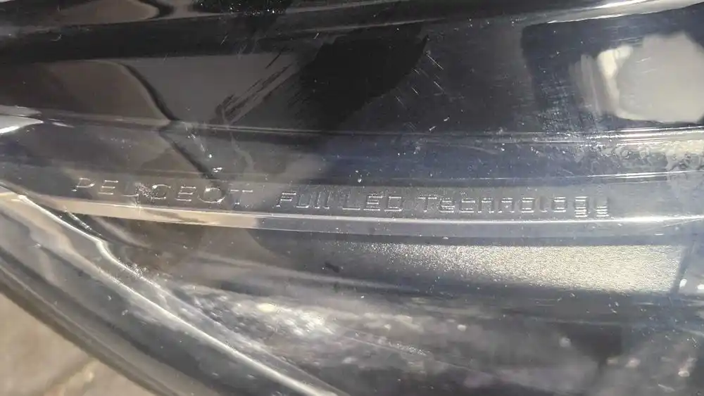 PEUGEOT 308 T9 13-17 Lampa Przód Przednia Prawa FUL LLED