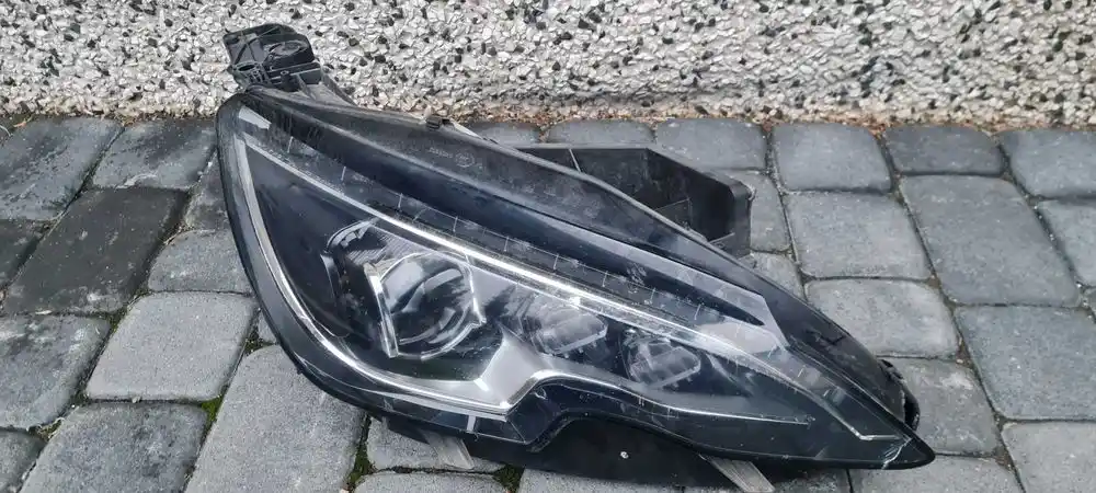PEUGEOT 308 T9 13-17 Lampa Przód Przednia Prawa Full Led