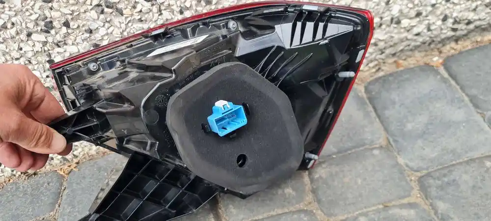 VOLKSWAGEN POLO VI 2R Lampa Tył Tylna Lewa
