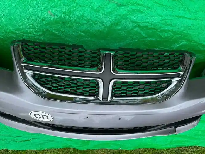 Dodge Grand Caravan Zderzak Przód Przedni