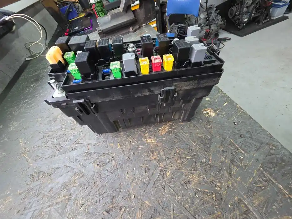 Skrzynka Bezpieczników Opel Antara 2.2 CDTI-95.471.067