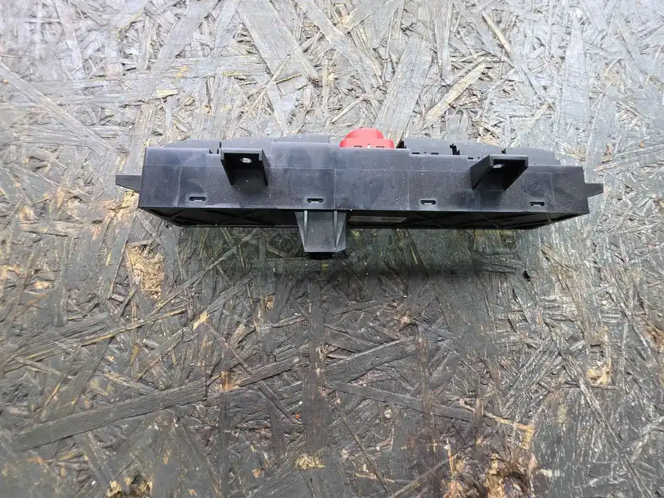 Panel Przełączników Awaryjnych Opel Antara 2011r-20.785.516