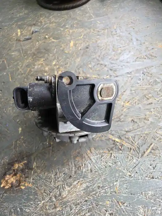 MonoWtrysk Pontiac SunBird 2.0OHC