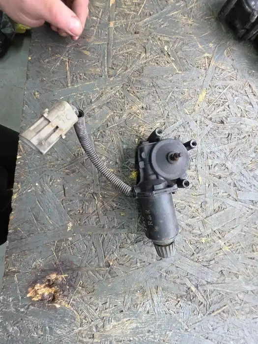 Silniczek Lampy Prawej Pontiac SunBird 165.079.58RH