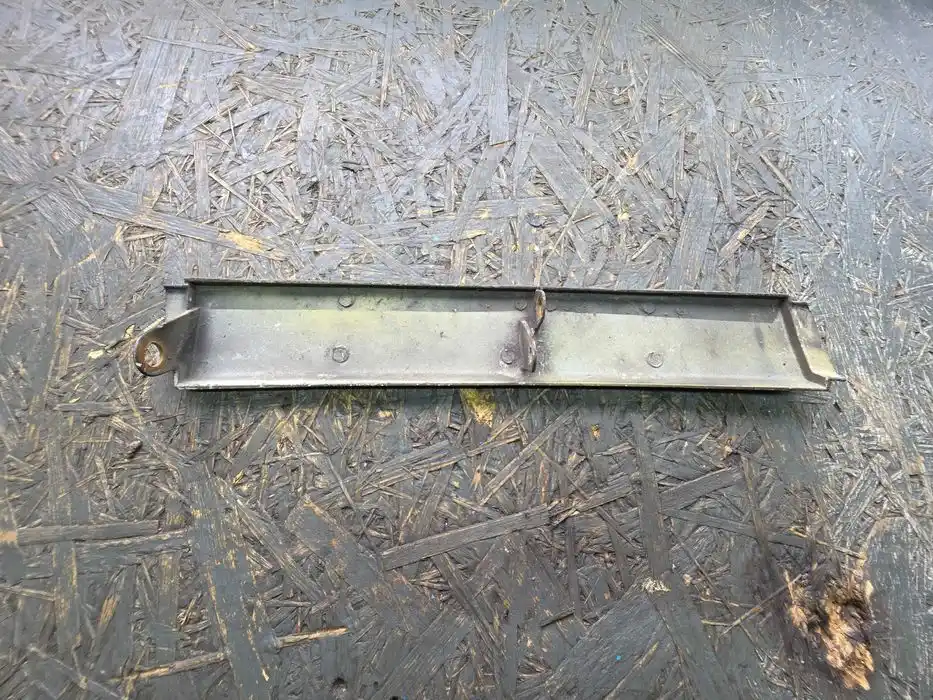 Osłona Lampy Lewej Przód Pontiac Sunbird 90r
