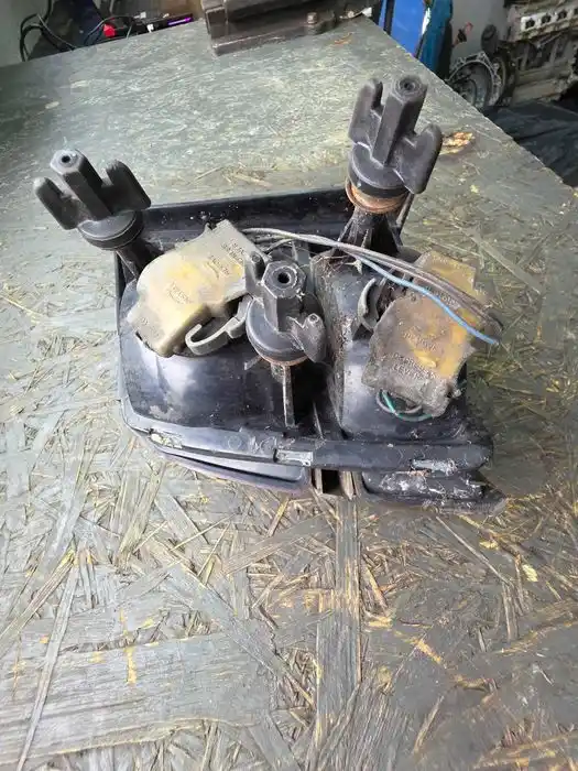 Lampa Prawy Tył Błotnik Pontiac SunBird 165.083.66