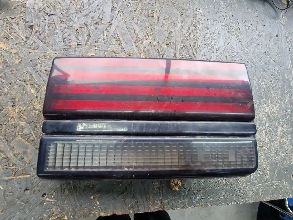 Lampa Lewy Tył w Klape Pontiac SunBird 165.083.51LH