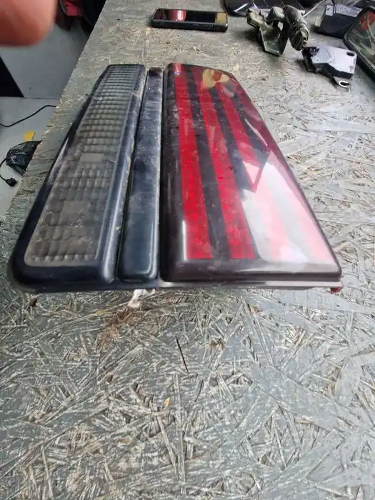 Lampa Lewy Tył w Klape Pontiac SunBird 165.083.51LH