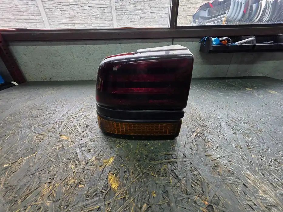 Lampa Lewy Tył Błotnik Pontiac SunBird 165.083.65