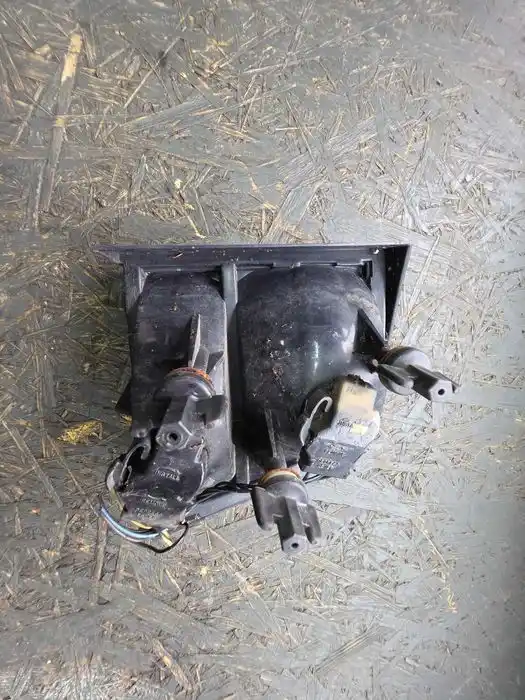 Lampa Lewy Tył Błotnik Pontiac SunBird 165.083.65