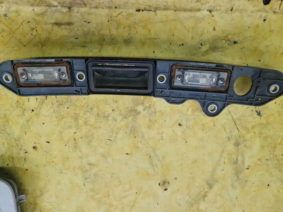 Blenda Oświetlenie Rejestracji Vw Passat B6 Kombi .1T0.827.574.L