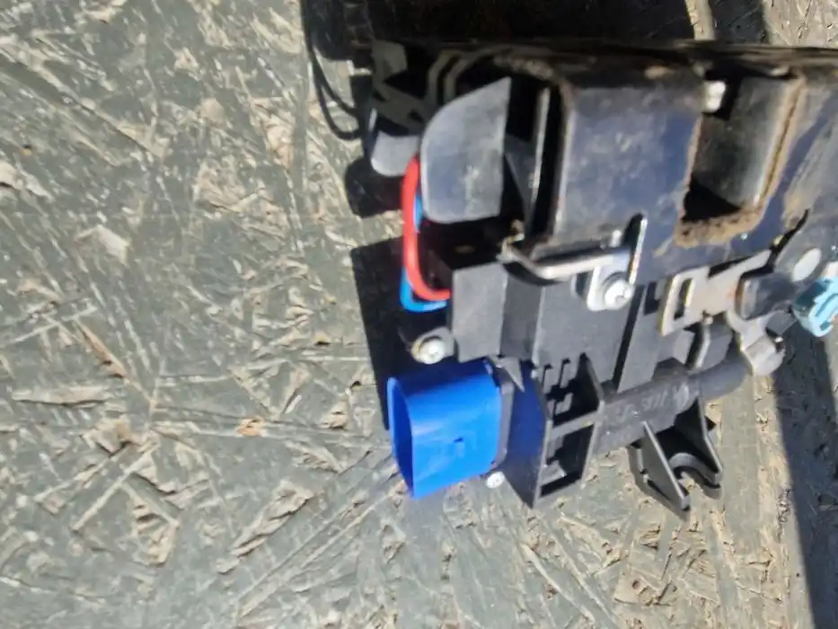 Zamek Drzwi Lewy PrzódVw Audi Seat Skoda 3D1.837.015.AB 9PIN