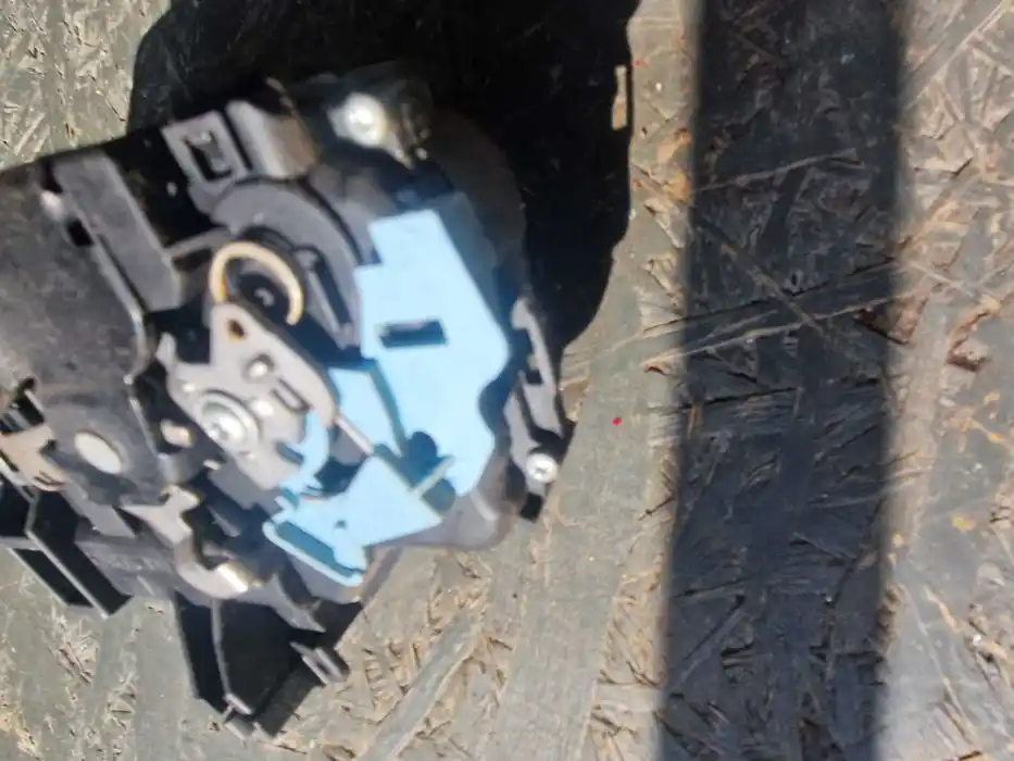 Zamek Drzwi Lewy PrzódVw Audi Seat Skoda 3D1.837.015.AB 9PIN