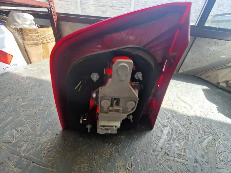 Lampa Prawy Tył Skoda Octavia II Kombi 1Z9.945.112.B