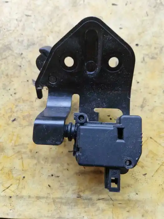 Zamek tylnej klapy Skoda Octavia II nr. 1Z0.827.511.C