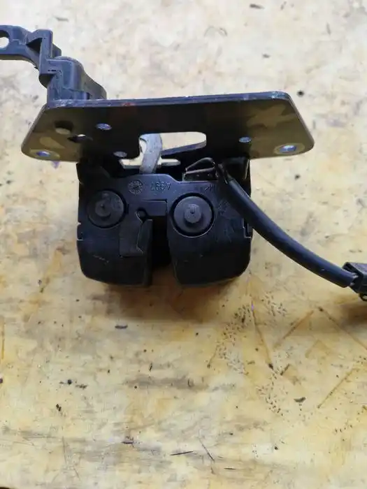 Zamek tylnej klapy Alfa Romeo 147FL