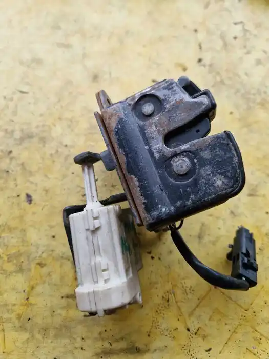 Zamek tylnej klapy Alfa Romeo 147FL