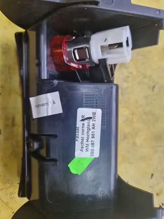 Popielniczka Passat B5 FL 3B0.857.961AH Drewno