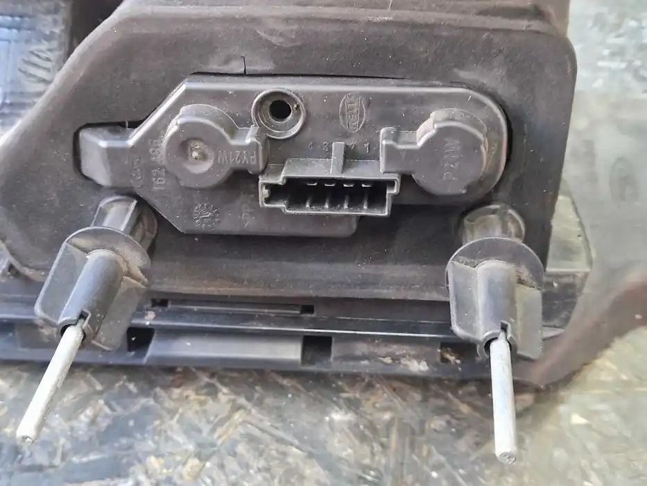 Lampa Lewy Tył Błotnik Ford Galaxy MK II 162455