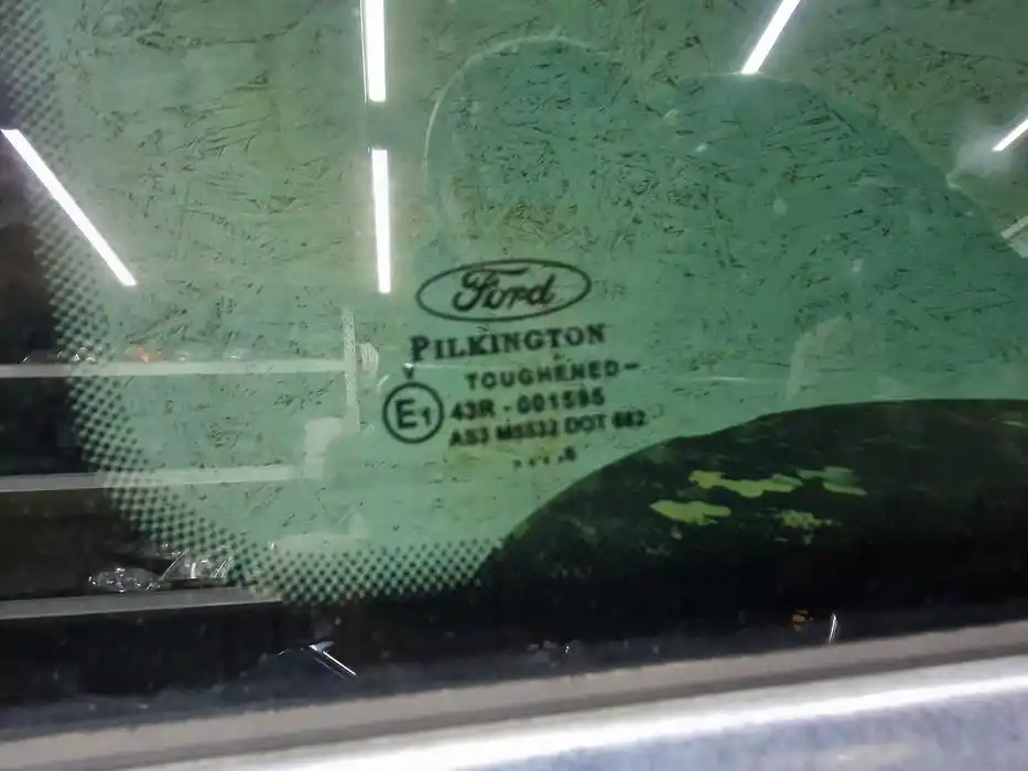Szyba Lewy Tył Błotnik Ford Galaxy MK II