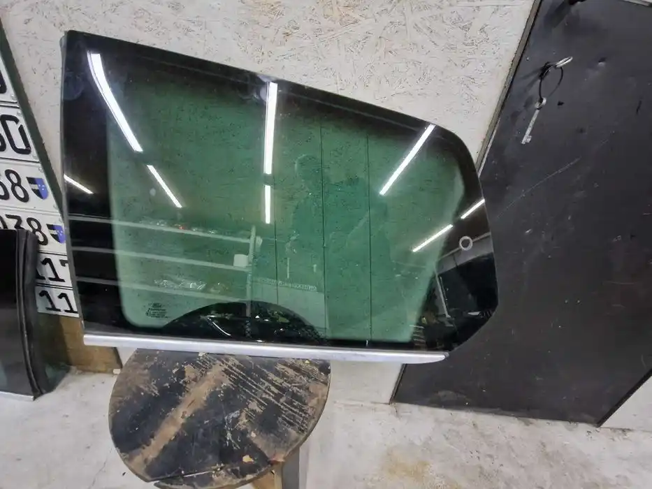 Szyba Lewy Tył Błotnik Ford Galaxy MK II