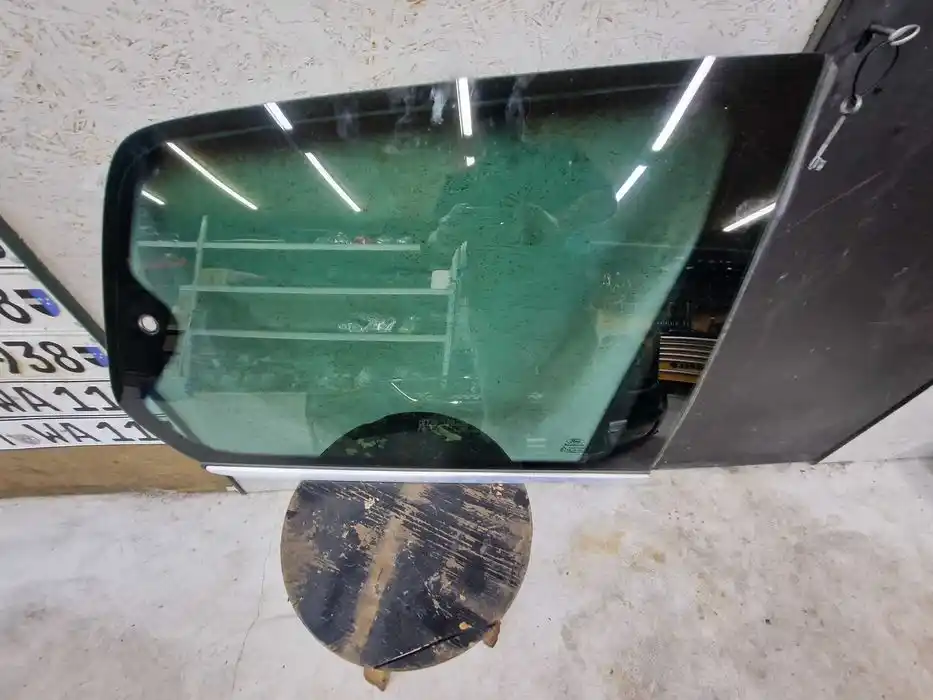 Szyba Prawy Tył Błotnik Ford Galaxy MK II