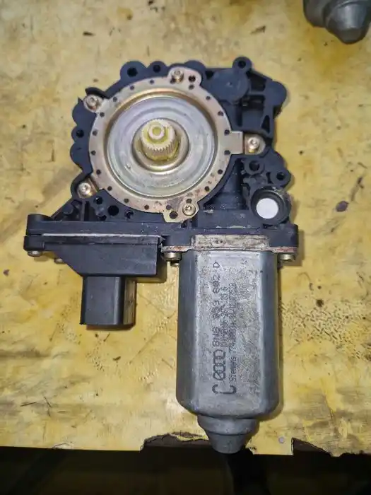 Silniczek podnoszenia szyby Audi TT8N 8N8.959.802.D
